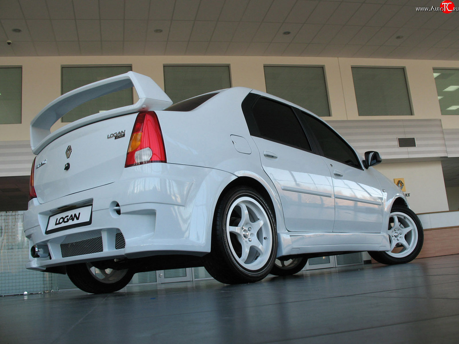 6 499 р. Высокий спойлер Power DM  Renault Logan  1 (2004-2010) дорестайлинг (Неокрашенный)  с доставкой в г. Майкоп