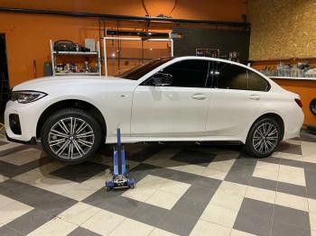Пластиковые накладки M порогов BMW 3 серия  G20 (2018-2022) седан (цвет: черный глянец)