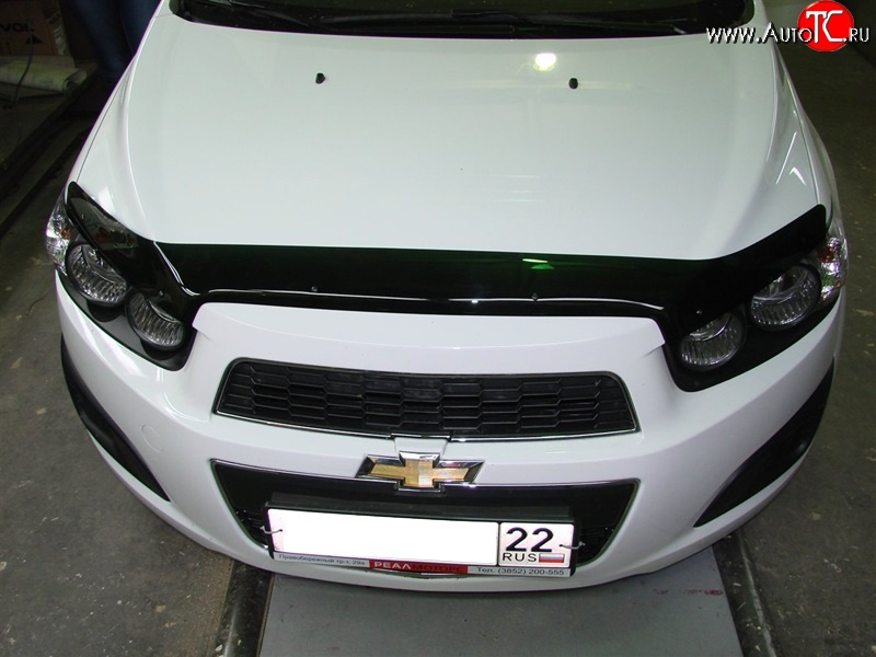 2 699 р. Дефлектор капота SIM Chevrolet Aveo T300 седан (2011-2015)  с доставкой в г. Майкоп
