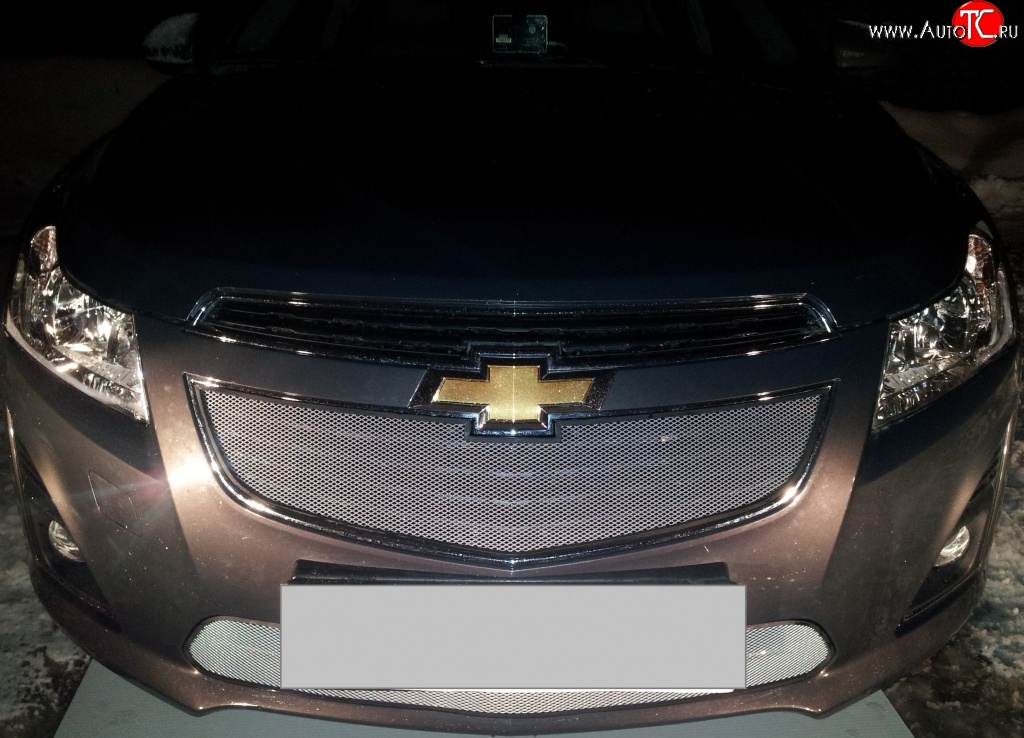 1 599 р. Сетка в решетку радиатора Russtal Chevrolet Cruze J308 универсал рестайлинг (2012-2015) (хром)  с доставкой в г. Майкоп