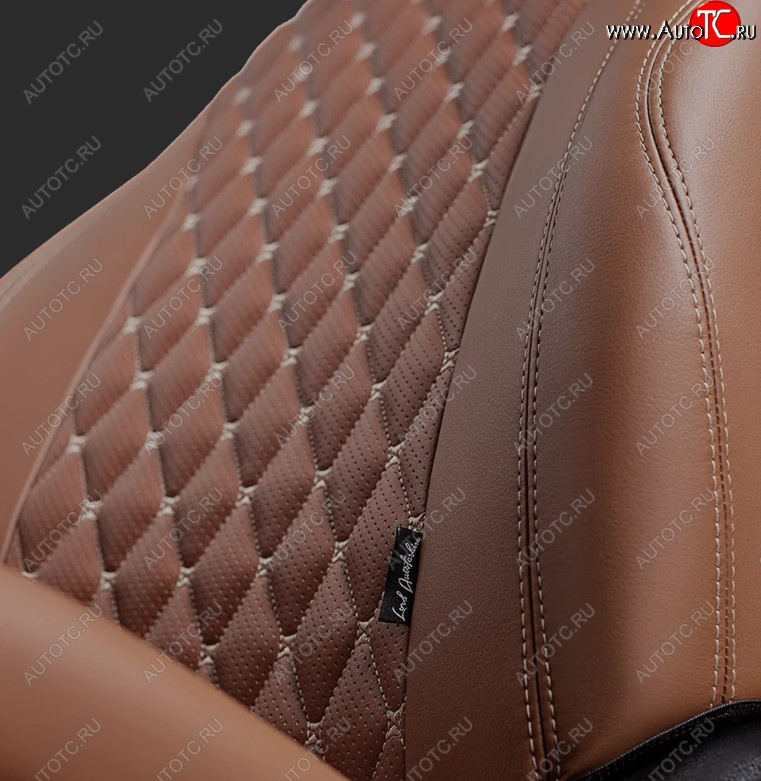 12 399 р. Чехлы для сидений Lord Autofashion Байрон (экокожа, спинка 60/40, 2 П- и 1 Г-образных подголовника) Chevrolet Cruze J305 хэтчбек рестайлинг (2012-2015) (Коричневый, вставка коричневая, строчка бежевая)  с доставкой в г. Майкоп