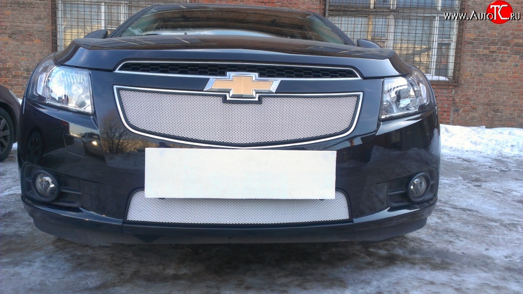1 559 р. Нижняя сетка на бампер Russtal (хром) Chevrolet Cruze J300 седан дорестайлинг (2009-2012)  с доставкой в г. Майкоп