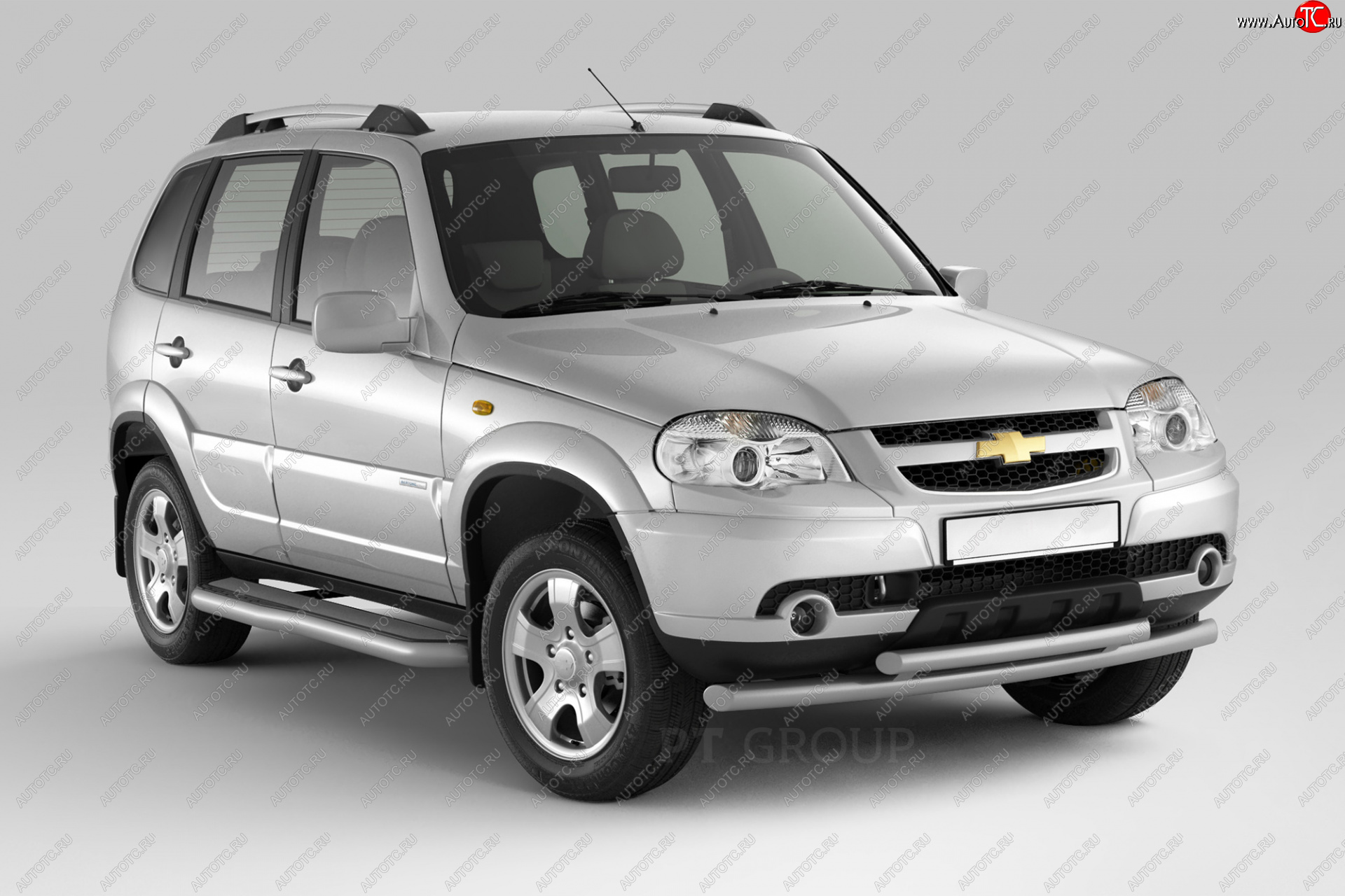 11 929 р. Порожки для ног из трубы Ø51 с алюминиевой фигурной площадкой Petroil Tuning Лада 2123 (Нива Шевроле) 2 рестайлинг (2020-2021) (Сталь полимерным покрытием в цвет: серебристый ❞Искра❝)  с доставкой в г. Майкоп