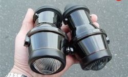 27 849 р. Универсальная противотуманная фара Hella Micro DE 1NL 008 090-017 с пыльником Porsche Cayenne 958 рестайлинг (2014-2018) (Без пыльника)  с доставкой в г. Майкоп. Увеличить фотографию 2