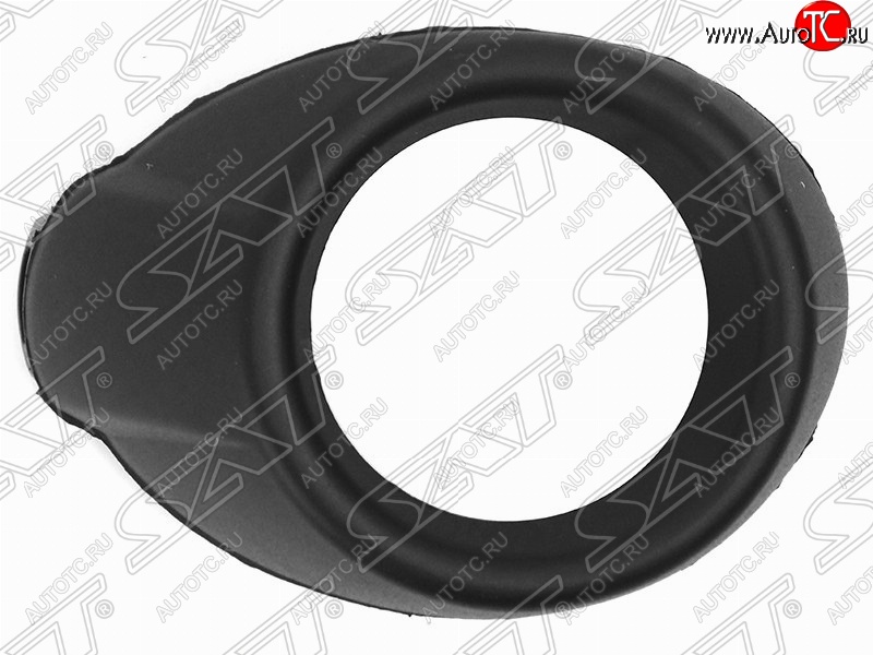 168 р. Правая оправа противотуманной фары SAT (черная) Ford Focus 3 седан дорестайлинг (2011-2015)  с доставкой в г. Майкоп