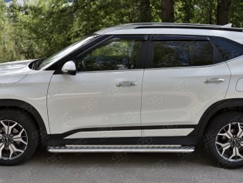 24 649 р. Порожки для ног SLITKOFF (Ø42 мм)  KIA Seltos (2019-2025) (Лист алюминиевый, труба - нержавейка)  с доставкой в г. Майкоп. Увеличить фотографию 2