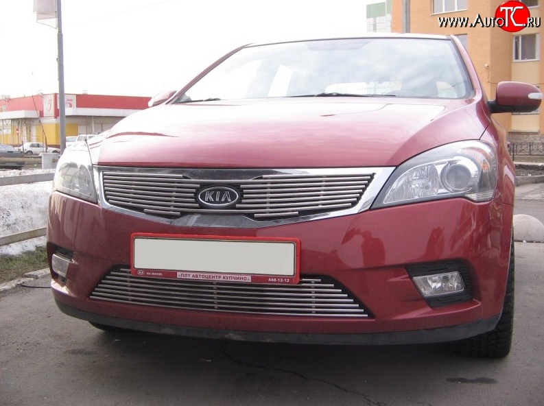 4 599 р. Декоративная вставка воздухозаборника (рестайлинг) Berkut KIA Ceed 1 ED рестайлинг, хэтчбэк 5 дв. (2010-2012)  с доставкой в г. Майкоп