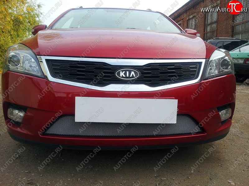 1 539 р. Защитная сетка на бампер Russtal (хром) KIA Ceed 1 ED рестайлинг, хэтчбэк 5 дв. (2010-2012)  с доставкой в г. Майкоп