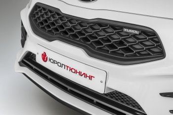 18 199 р. Передний бампер Kudos Romb  KIA Rio  4 FB (2016-2020) дорестайлинг седан (Под прямоугольные ДХО с ПТФ, Неокрашенный)  с доставкой в г. Майкоп. Увеличить фотографию 2
