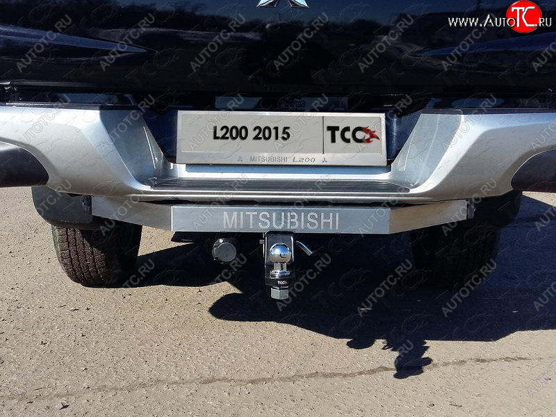23 899 р. Фаркоп (тягово-сцепное устройство) с задним бампером TCC  Mitsubishi L200  5 KK,KL (2015-2022) дорестайлинг, рестайлинг (оцинкованный, шар Е нержавейка, усиленный, надпись Mitsubishi)  с доставкой в г. Майкоп