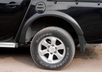 10 449 р. Накладки колесных арок RA (40 мм, комплект) Mitsubishi L200 5 KK,KL рестайлинг (2018-2022) (Поверхность глянец (под окраску), Неокрашенные)  с доставкой в г. Майкоп. Увеличить фотографию 2