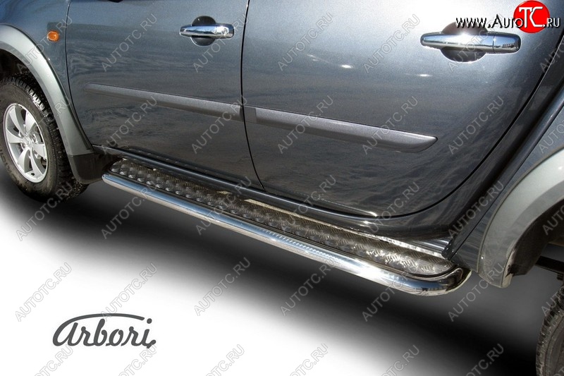 14 579 р. Защита штатных порогов с листом TRITON Arbori (нержавейка, алюминий, d57) Mitsubishi L200 5 KK,KL рестайлинг (2018-2022)  с доставкой в г. Майкоп
