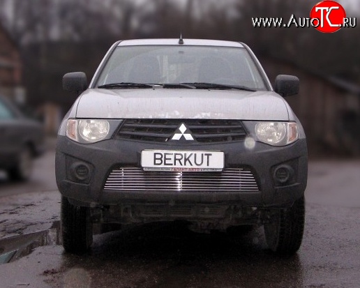 5 399 р. Декоративная вставка воздухозаборника Berkut Mitsubishi L200 4  дорестайлинг (2006-2014)  с доставкой в г. Майкоп