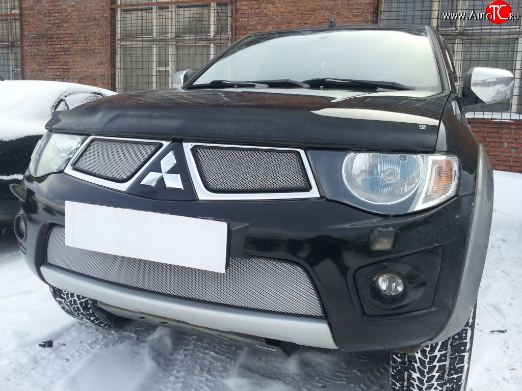 1 539 р. Нижняя сетка на бампер Russtal (хром) Mitsubishi L200 4  дорестайлинг (2006-2014)  с доставкой в г. Майкоп