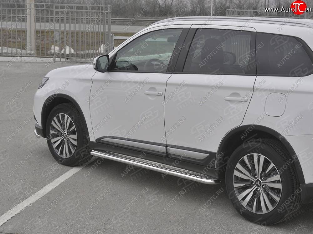 24 649 р. Порожки для ног SLITKOFF (Ø42 мм)  Mitsubishi Outlander  GF (2018-2022) 3-ий рестайлинг (Лист алюминиевый, труба - нержавейка)  с доставкой в г. Майкоп