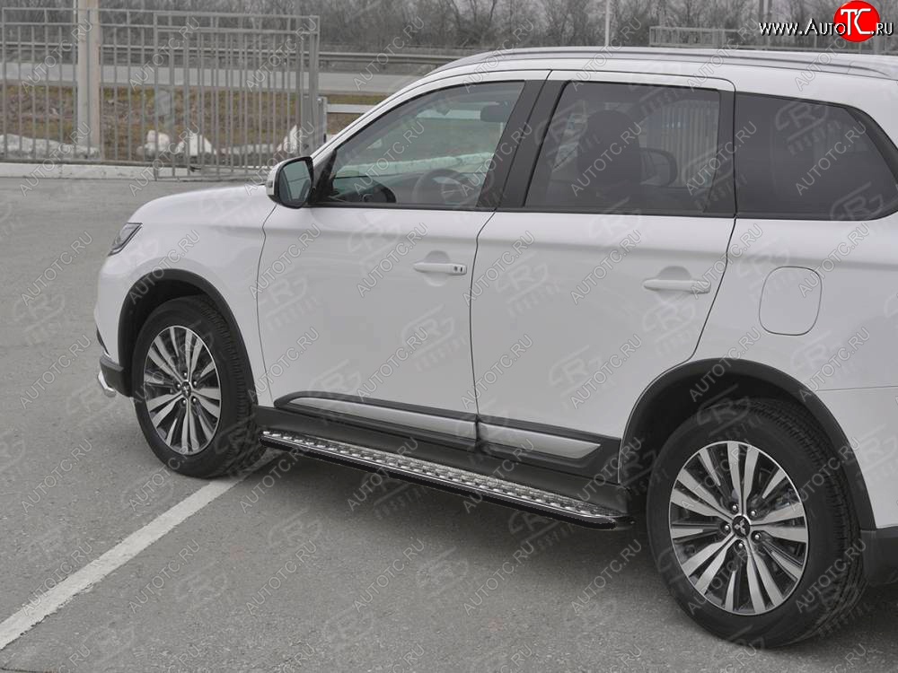 22 999 р. Порожки для ног SLITKOFF (Ø42 мм)  Mitsubishi Outlander  GF (2018-2022) 3-ий рестайлинг (Лист алюминиевый, труба - сталь окрашенная в черный цвет)  с доставкой в г. Майкоп