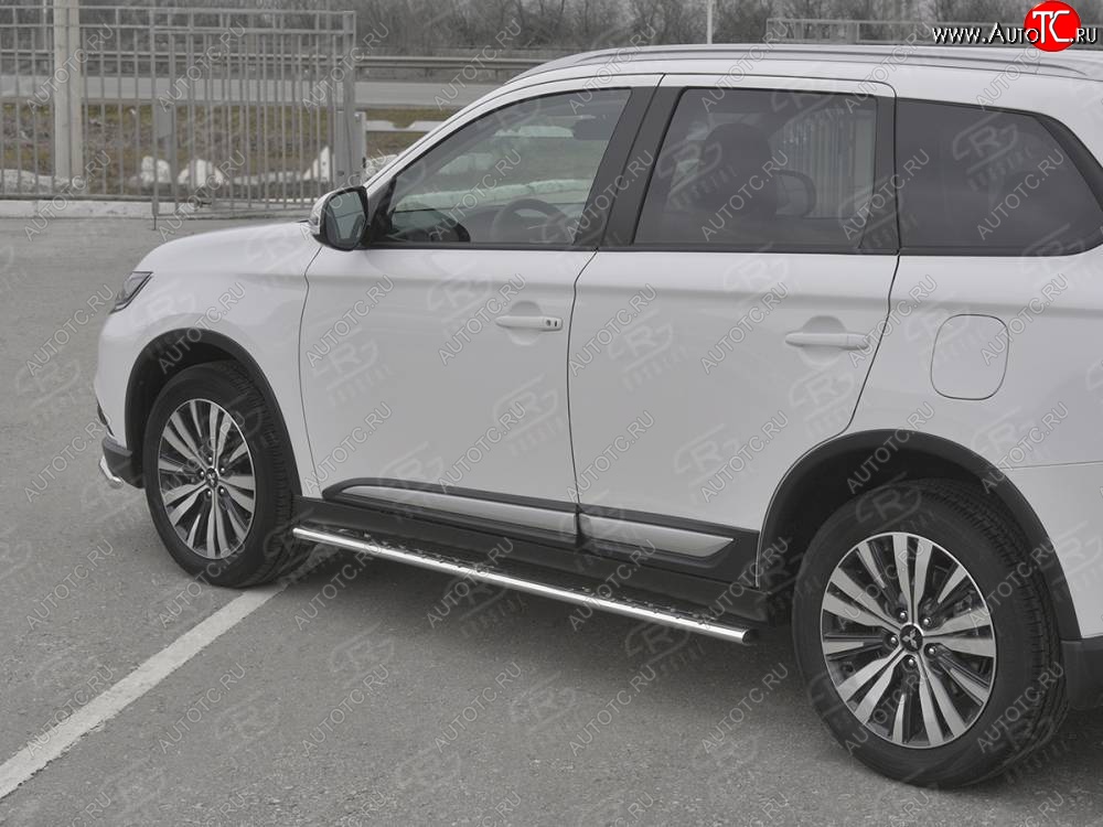 16 649 р. Защита порогов (Ø75x42 мм с проступью, нержавейка) Russtal Mitsubishi Outlander GF 3-ий рестайлинг (2018-2022)  с доставкой в г. Майкоп