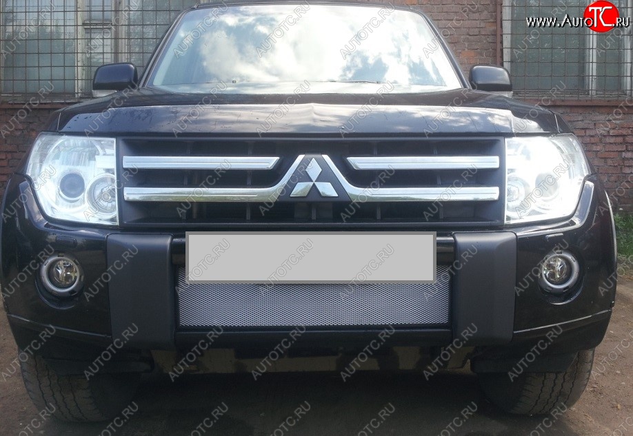 1 539 р. Защитная решётка в воздуховод автомобиля Russtal (хром) Mitsubishi Pajero 4 V90 дорестайлинг (2006-2011)  с доставкой в г. Майкоп