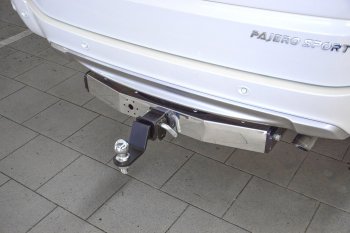 20 299 р. Фаркоп PT GROUP /съемный квадрат/ с НЕРЖ накладкой MITSUBISHI Pajero Sport 2008-2020  Mitsubishi Pajero Sport QE дорестайлинг (2015-2021)  с доставкой в г. Майкоп. Увеличить фотографию 2