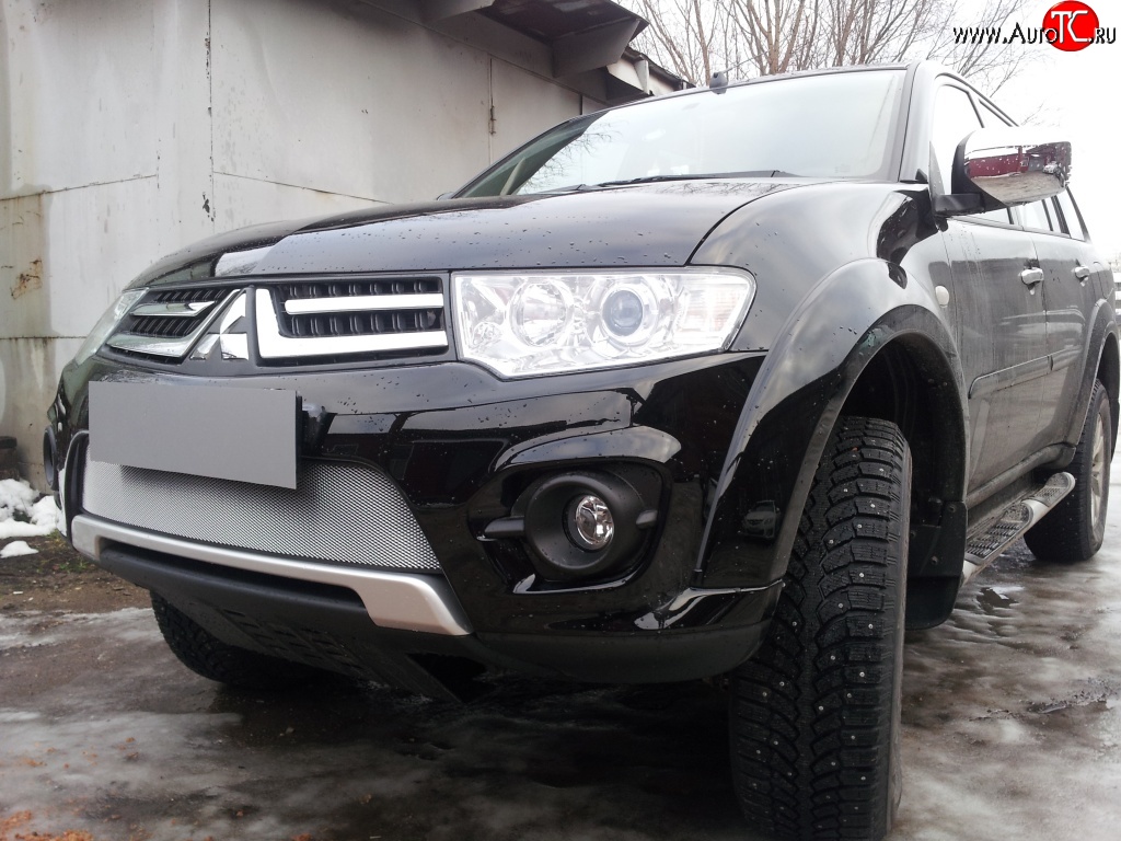 1 949 р. Сетка на бампер (рестайлинг) Russtal (хром) Mitsubishi Pajero Sport PB рестайлинг (2013-2017)  с доставкой в г. Майкоп