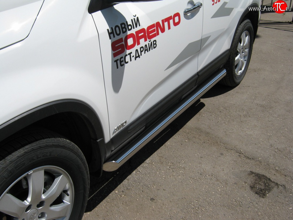 77 999 р. Защита порогов Russtal из круглой трубы диаметром 76 мм KIA Sorento XM дорестайлинг (2009-2012) (Защита порогов с со скосами на торцах (вариант 1))  с доставкой в г. Майкоп