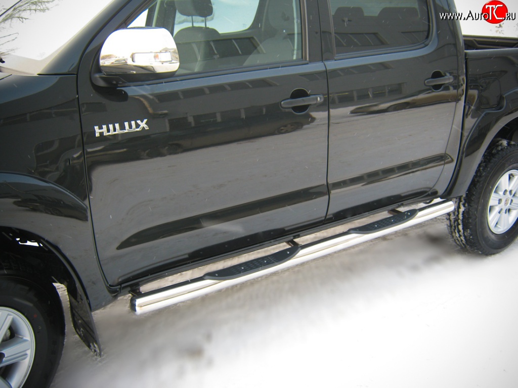 83 999 р. Защита порогов Russtal из трубы d76 мм с пластиковыми вставками для ног Toyota Hilux AN20,AN30  2-ой рестайлинг (2011-2016) (Защита порогов с со скосами на торцах (вариант 1))  с доставкой в г. Майкоп