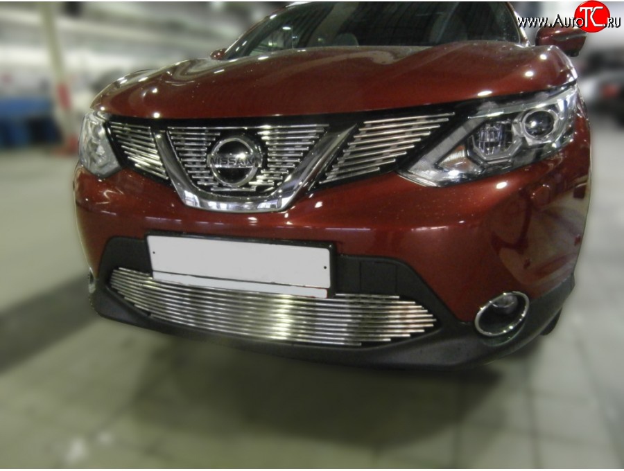 6 099 р. Декоративная вставка воздухозаборника без выреза под парктроник Berkut Nissan Qashqai 2 J11 дорестайлинг (2013-2019)  с доставкой в г. Майкоп