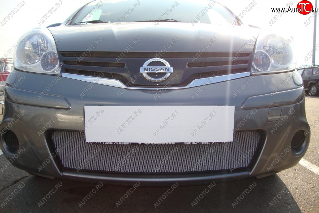 1 539 р. Сетка на бампер (рестайлинг) Russtal (хром) Nissan Note 1 E11 дорестайлинг (2004-2008)  с доставкой в г. Майкоп