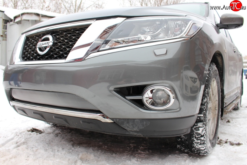 1 539 р. Нижняя сетка на бампер Russtal (хром) Nissan Pathfinder R52 дорестайлинг (2012-2017)  с доставкой в г. Майкоп