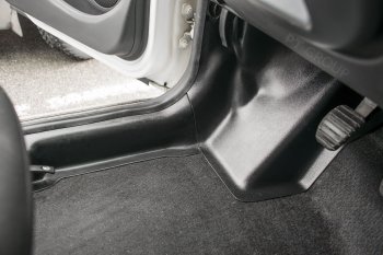 3 279 р. Накладки на ковролин пола Petroil Tuning Nissan Terrano D10 рестайлинг (2016-2022)  с доставкой в г. Майкоп. Увеличить фотографию 5