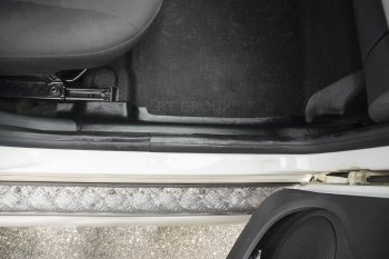 3 279 р. Накладки на ковролин пола Petroil Tuning Nissan Terrano D10 рестайлинг (2016-2022)  с доставкой в г. Майкоп. Увеличить фотографию 2