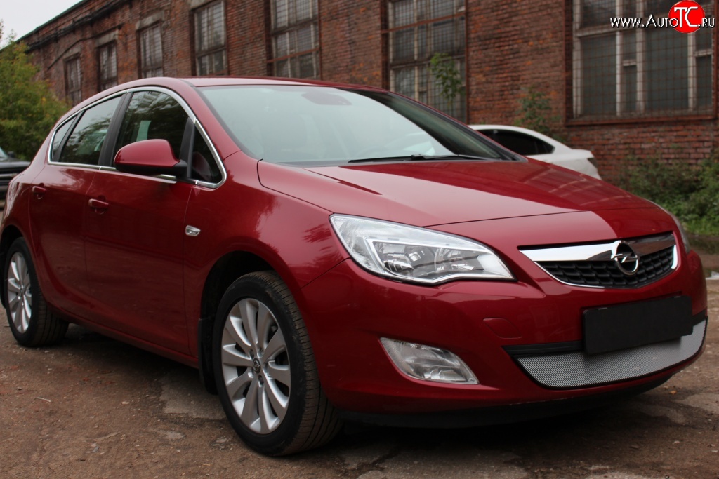 1 539 р. Сетка на бампер Russtal (хром) Opel Astra J хэтчбек 5 дв. дорестайлинг (2009-2012)  с доставкой в г. Майкоп