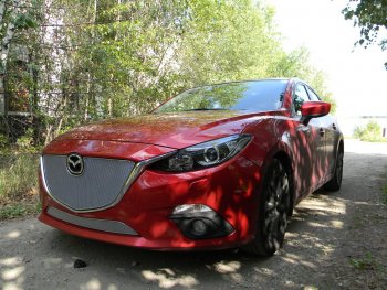 3 889 р. Защитная сетка в бампер (низ, ячейка 4х10 мм) Alfeco Премиум Mazda 3/Axela BM дорестайлинг, хэтчбэк (2013-2016) (Хром)  с доставкой в г. Майкоп. Увеличить фотографию 2