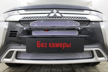 Защитная сетка в бампер (низ, 3 части, с парктроником, ячейка 4х10 мм) Alfeco Премиум Mitsubishi Outlander GF 3-ий рестайлинг (2018-2022) (Хром)