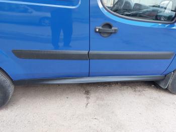 3 499 р. Пластиковые накладки порогов Фанат Тюнинг Fiat Doblo 223 рестайлинг (2005-2016) (неокрашенные (глянец под окраску))  с доставкой в г. Майкоп. Увеличить фотографию 2