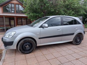 3 499 р. Пластиковые накладки порогов Фанат Тюнинг  KIA Rio  2 JB (2005-2011) дорестайлинг, хэтчбэк 5 дв., рестайлинг, хэтчбэк 5 дв. (неокрашенные (глянец под окраску))  с доставкой в г. Майкоп. Увеличить фотографию 2