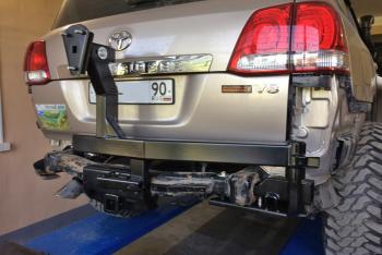 93 329 р. Калитка РИФ с фаркопом в штатный бампер Toyota Land Cruiser 200 2008-2015 под нештатное колесо, с подсветкой номера РИФ rif200-80000  с доставкой в г. Майкоп. Увеличить фотографию 3