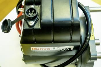 49 749 р. Лебёдка автомобильная электрическая 12V Runva 9500 lbs 4350 кг влагозащищенная, стальной трос RUNVA ewb9500u  с доставкой в г. Майкоп. Увеличить фотографию 2