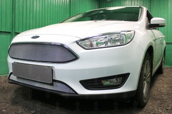 2 899 р. Защитная сетка в бампер (низ, ячейка 3х7 мм) Alfeco Стандарт Ford Focus 3 хэтчбэк рестайлинг (2014-2019) (Хром)  с доставкой в г. Майкоп. Увеличить фотографию 3