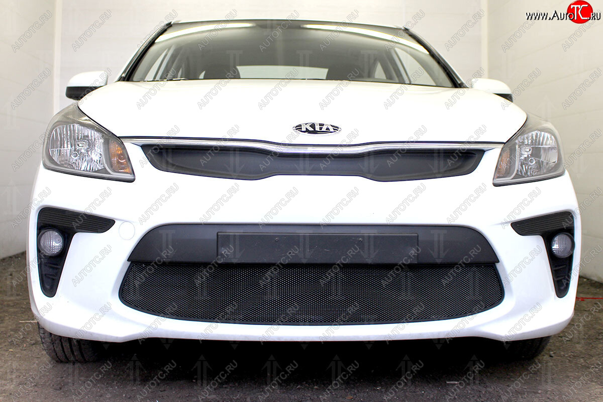 3 149 р. Защитная сетка в бампер (низ, ячейка 3х7 мм) Alfeco Стандарт KIA Rio 4 FB дорестайлинг седан (2016-2020) (Чёрная)  с доставкой в г. Майкоп
