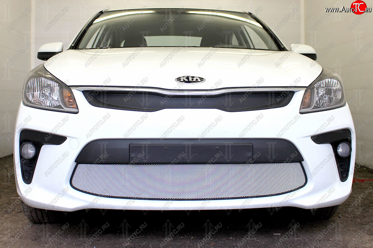 3 279 р. Защитная сетка в бампер (низ, ячейка 3х7 мм) Alfeco Стандарт KIA Rio 4 FB дорестайлинг седан (2016-2020) (Хром)  с доставкой в г. Майкоп