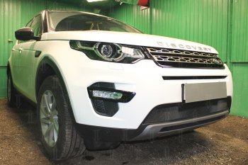 3 079 р. Защитная сетка в бампер (низ, ячейка 3х7 мм) Alfeco Стандарт Land Rover Discovery Sport L550 рестайлинг (2019-2025) (Чёрная)  с доставкой в г. Майкоп. Увеличить фотографию 3