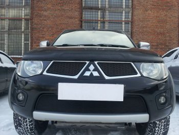Защитная сетка в бампер (низ, ячейка 3х7 мм) Alfeco Стандарт Mitsubishi L200 4  дорестайлинг (2006-2014) (Чёрная)