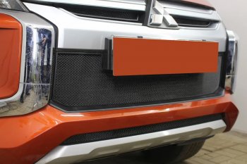 2 569 р. Защитная сетка в бампер (низ, ячейка 3х7 мм) Alfeco Стандарт Mitsubishi L200 5 KK,KL рестайлинг (2018-2022) (Чёрная)  с доставкой в г. Майкоп. Увеличить фотографию 2