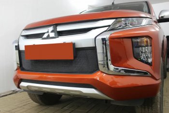 2 569 р. Защитная сетка в бампер (низ, ячейка 3х7 мм) Alfeco Стандарт Mitsubishi L200 5 KK,KL рестайлинг (2018-2022) (Чёрная)  с доставкой в г. Майкоп. Увеличить фотографию 3