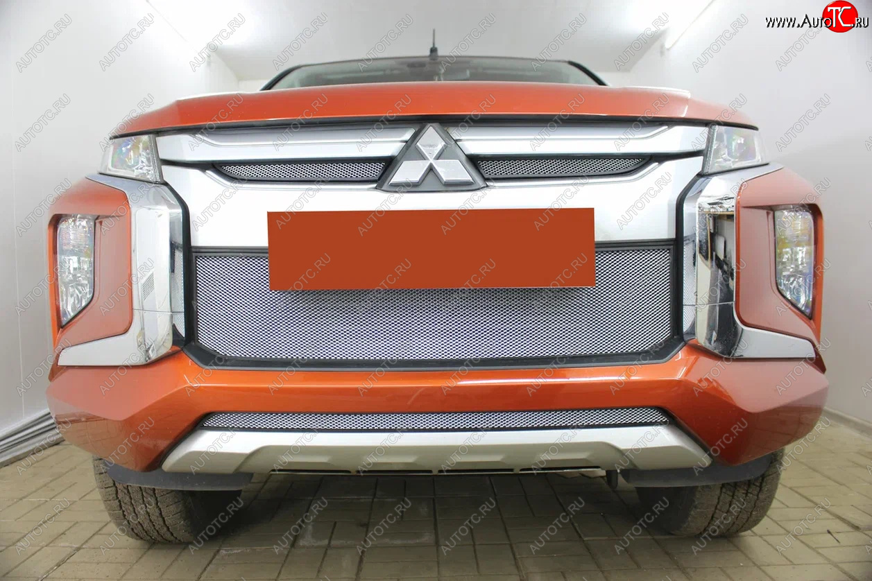3 699 р. Защитная сетка в бампер (середина, ячейка 3х7 мм) Alfeco Стандарт Mitsubishi L200 5 KK,KL рестайлинг (2018-2022) (Хром)  с доставкой в г. Майкоп