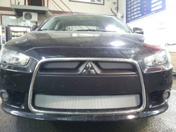 5 999 р. Защитная сетка в бампер (3 части, ячейка 3х7 мм) Alfeco Стандарт Mitsubishi Lancer 10 CY седан рестайлинг (2011-2017) (Хром)  с доставкой в г. Майкоп. Увеличить фотографию 2