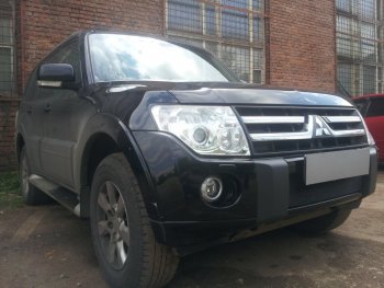 3 169 р. Защитная сетка в бампер (низ, ячейка 3х7 мм) Стрелка11 Стандарт Mitsubishi Pajero 4 V90 дорестайлинг (2006-2011) (Чёрная)  с доставкой в г. Майкоп. Увеличить фотографию 2
