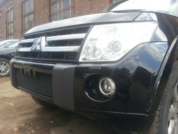 3 169 р. Защитная сетка в бампер (низ, ячейка 3х7 мм) Стрелка11 Стандарт Mitsubishi Pajero 4 V90 дорестайлинг (2006-2011) (Чёрная)  с доставкой в г. Майкоп. Увеличить фотографию 3