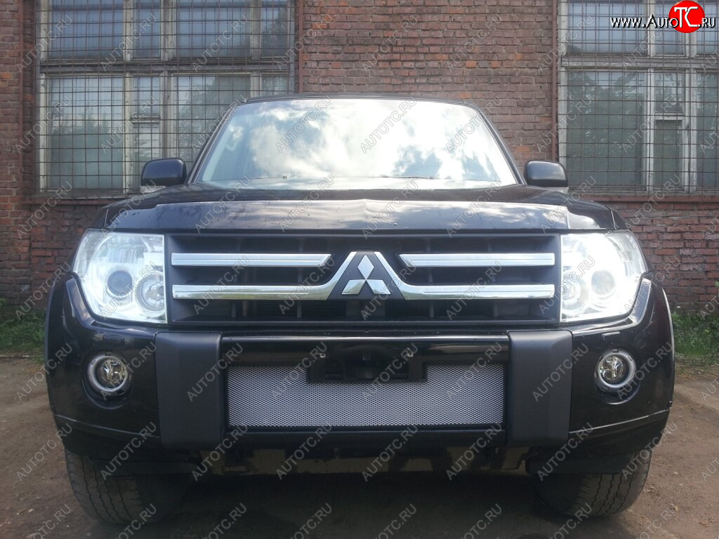 3 299 р. Защитная сетка в бампер (низ, ячейка 3х7 мм) Стрелка11 Стандарт Mitsubishi Pajero 4 V90 дорестайлинг (2006-2011) (Хром)  с доставкой в г. Майкоп